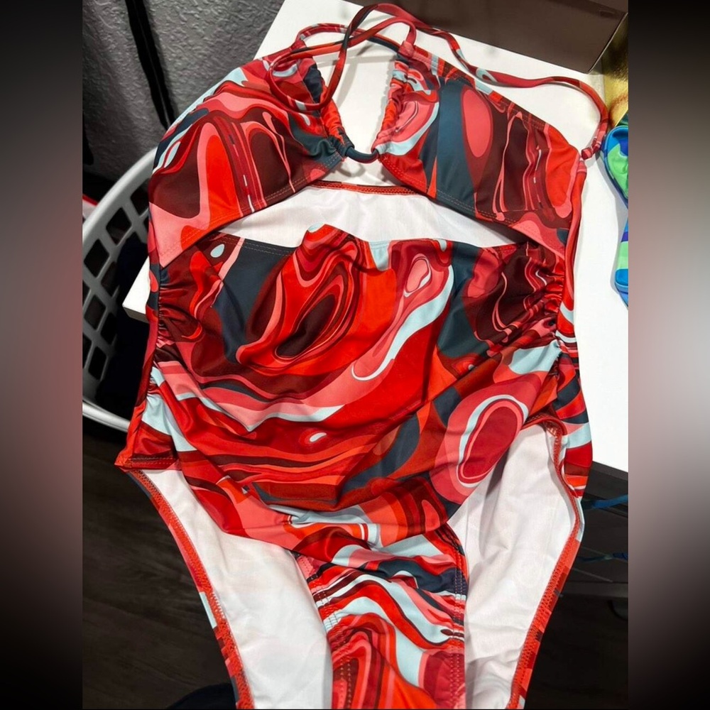 Fluid pattern ruched halter one piece swimsuit